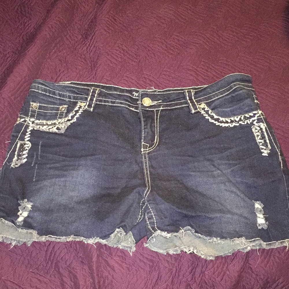Maurice’s frayed end shorts